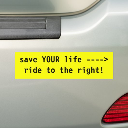 Rij naar rechts, geef drie meter bumpersticker (Op auto)