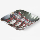 Rij Sneeuwmannen Dragen Tartan Plakken Sjaals Papieren Bordje (Gebogen)