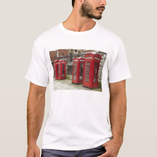 Rij telefoonhokjes aan de achterkant van de Royal T-shirt