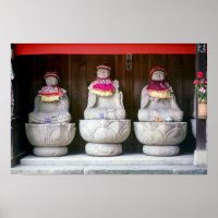Rij van Jizo monnikenbeelden met slab en hoed - Ja