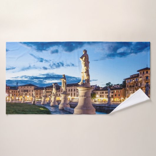 Rij van verlichte beelden in Padova Badhanddoek (Badhanddoek)
