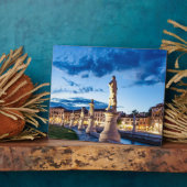 Rij van verlichte beelden in Padova Fotoplaat (Zijkant)