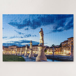 Rij van verlichte beelden in Padova Legpuzzel
