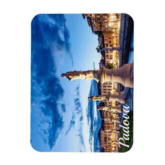 Rij van verlichte beelden in Padova Magneet (Verticaal)