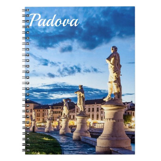Rij verlichte beelden in Padova Notitieboek (Voorkant)