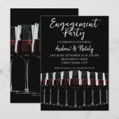 Rij wijn glazen met rode wijn op zwart kaart (Voorkant / Achterkant)