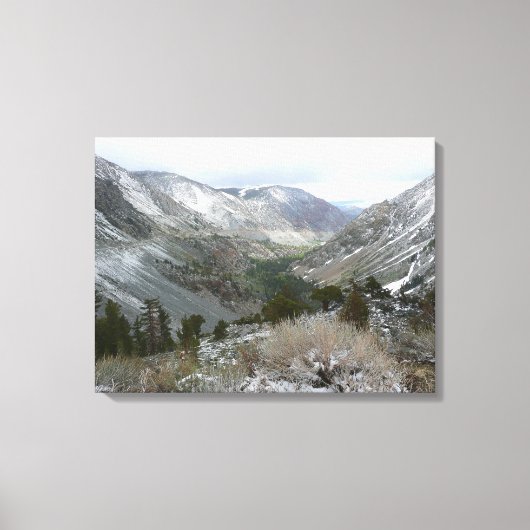 Rijden door de bergen van Snowy Sierra Nevada Canvas Afdruk (Voorkant)