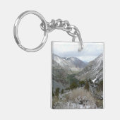 Rijden door de bergen van Snowy Sierra Nevada Sleutelhanger (Voorkant Links)