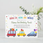 Rijden door de verjaardagsparade van Kind Kaart (Staand voorkant)