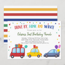 Rijden door de verjaardagsparade van Kind