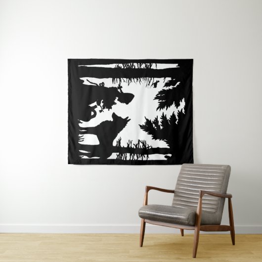 Rijden Hood Wolf in zwart-wit in Forest Tree Wandkleed (In Situ (horizontaal))