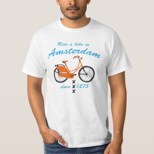 Rijden met een fiets in Amsterdam T-shirt (Voorkant)