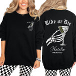 Rijden of sterven tot de dood doen we feest Bachel Trui<br><div class="desc">Vier je wilde kant met het Ride Or Die Til Death Do We Party Bachelorette Crewneck Sweatshirt, de ultieme keuze voor een gotische vrijgezellenbash. Met een gedurfde skelethand die een martini-glas vasthoudt, combineert dit gepersonaliseerde bruidsmeisje-sweatshirt perfect spookachtige vibes met speelse elegantie. Of je nu de bruid-to-be of een deel van...</div>
