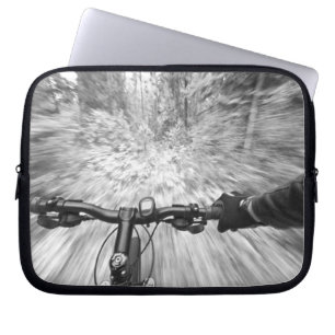 Rijden over een glad stuk singletrack 2 laptop sleeve