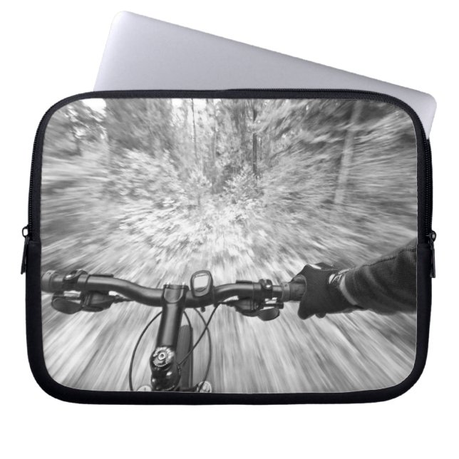 Rijden over een glad stuk singletrack 2 laptop sleeve (Voorkant)