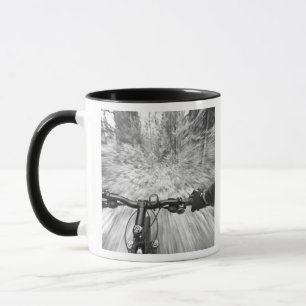 Rijden over een glad stuk singletrack 2 mok