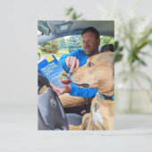 Rijdende auto boek Grappige hond fotokaart Bedankkaart (Staand voorkant)