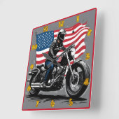 Rijder cruisen met trots onder de Amerikaanse vlag Vierkante Klok (Hoek)