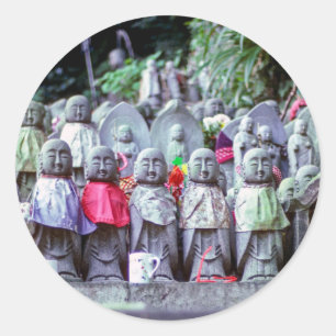 Rijen kleine Jizo monnik beelden met slabbetjes - Ronde Sticker