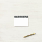 Rijen met zwart-witte krabbelpatronen post-it® notes (Op bureau)