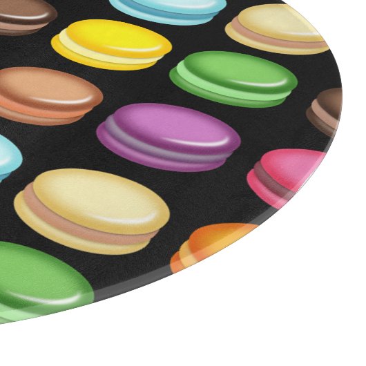 Rijen van Macarons op zwart Snijplank (Hoek)