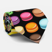 Rijen van Macarons op zwart Stropdas (Opgerold)