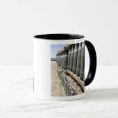 Rijen van munitie worden gestapeld en voorgevuld mok (Voorkant rechts)