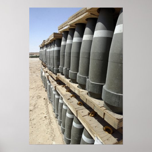 Rijen van munitie worden gestapeld en voorgevuld poster (Voorkant)