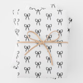 Rijen van zwembaden in zwart omslagpapier inpakpapier vel (In situ)