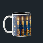 Rijke Blauwe en Gouden Gejewelde Hanukkah Tweekleurige Koffiemok<br><div class="desc">Vier het Lichtfeest in weelde met deze prachtig ontworpen, rijke blauwe en gouden Hanukkah-menorah-vakantiekaart! Deze platte kaart heeft een schitterende, gedetailleerde illustratie van een sierlijke, antiekstijl gouden Hanukkah-menorah, rijkelijk versierd met levendige multi-gekleurde edelstenen en delicate emaillewerk. De menorah is volledig verlicht met negen gloeiende kaarsen, staand op een gedetailleerde basis....</div>
