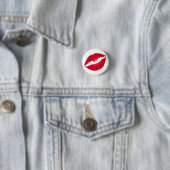 Rijke rode lippenstift kusafdruk ronde button 3,2 cm (In situ)
