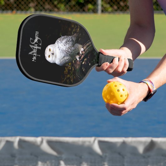 Rijkswintersnuffeluil (monogram) pickleball paddle (Insitu)