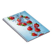 Rijpe aardbeien en blauw water notitieboek (Rechterzijde)