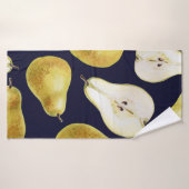 Rijpe peer, zwarte achtergrond, tuinkunst badhanddoek (Badhanddoek)