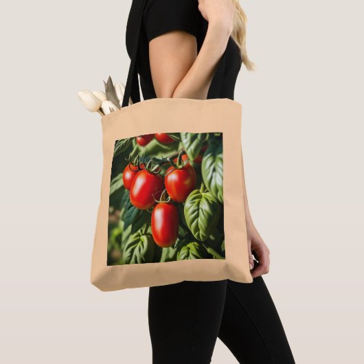 Rijpe rode tomaten en bladeren ontwerp tote bag (Dichtbij)