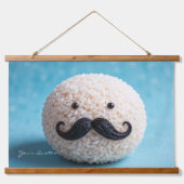 Rijstbal met Snor Hangend Wandkleed (Voorkant)