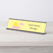 Rijzende zon met roze wolken: lichtgeel bureau naambordje (Voorkant)