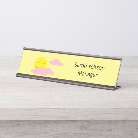 Rijzende zon met roze wolken: lichtgeel bureau naambordje (Voorkant)