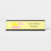 Rijzende zon met roze wolken: lichtgeel bureau naambordje (Voorkant)