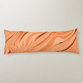 Rimpels in schoppen van oranje, gebogen bruine cil lichaamskussen (Achterkant)