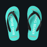 Ring Bearer NAME Turquoise Blue Kinder Teenslippers<br><div class="desc">Ring Bearer is geschreven in witte tekst tegen heldere vrolijke turquoise blauwe kleur met zwarte accenten. Naam en trouwdatum staat in koraaltekst. Personaliseer de naam van je kleine ringvormige beren jongen in gebogen hoofdletters. Klik op Aanpassen om de naamgrootte te vergroten of te verkleinen tot herfst binnen veilige lijnen. Leuke...</div>