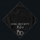 Ring Beveiliging Gepersonaliseerde Naam Hond Hond  Bandana<br><div class="desc">Een super leuke bruiloft bandana met trouwringen. Personaliseer met de naam van uw hond en hun eervolle rol op uw speciale dag. Ontworpen door Thisnotme©</div>