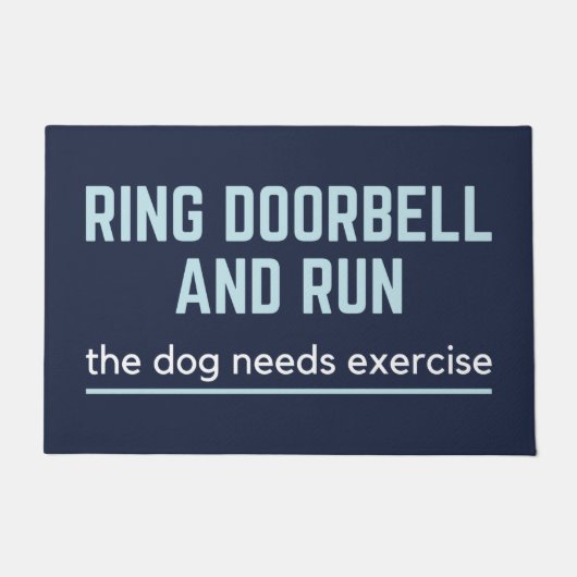 Ring de deurbel en voer de hond uit deurmat (Voorkant)