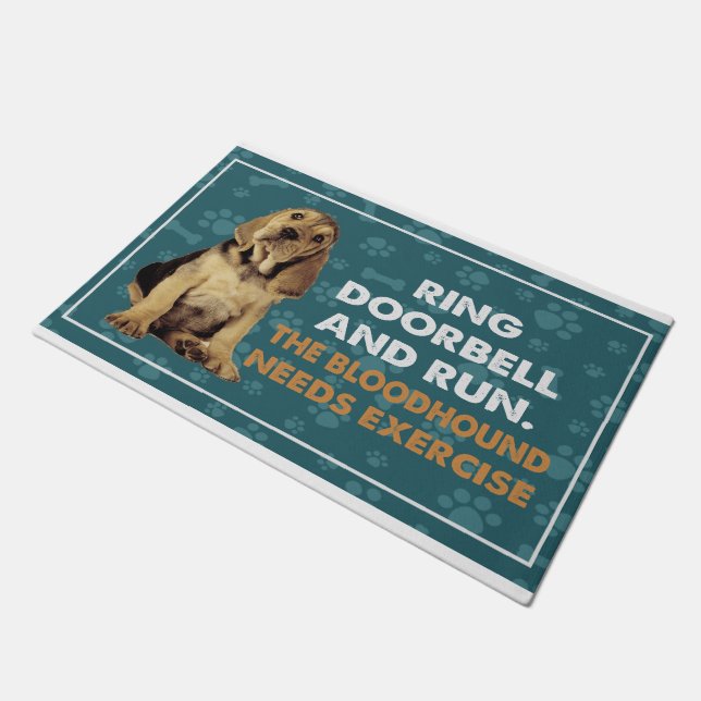 Ring deurbel en ren de bloedhond heeft oefening no deurmat (Schuin)