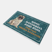 Ring deurbel en run de PUG behoeften oefening Deurmat (Schuin)
