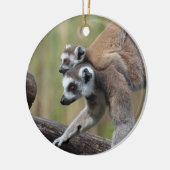 Ring-getrainde Lemur moeder en Baby Keramisch Ornament (Links)