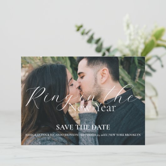 Ring in het nieuwe jaar Bruiloft Save the date Kaart (Staand voorkant)