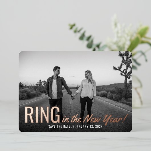 Ring in het Nieuwe Jaar sparen de Datum Folie Uitnodiging (Staand Voorkant)