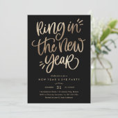 Ring in het nieuwjaar Faux Foil Party Invitation Kaart (Staand voorkant)