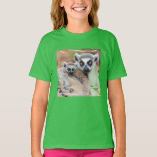 Ring-Tailed Lemur Baby op de rug van zijn moeder T-shirt